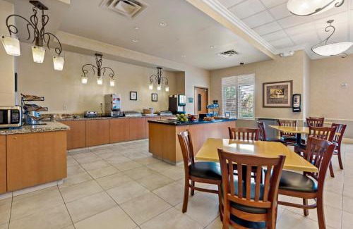 Charles Town Hotel | Comfortable Retreat at The Inn at Charles Town & Casino