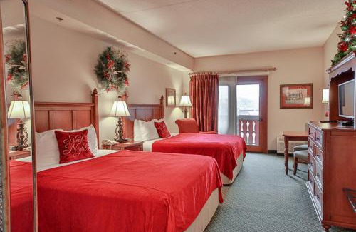 Pigeon Forge Hotel | Experience The Inn at Christmas Place: Oceanfront Bliss