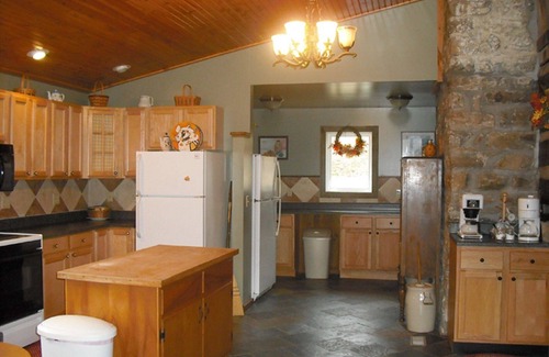 Covington Cabin | Idyllic Inn at Cliff View: Mountain Escape with Spa & Pool
