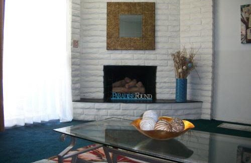 Palm Desert Hotel | Relax at The Inn at Deep Canyon with Pool and Spa Access