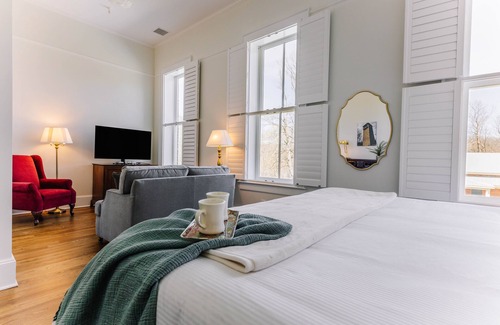 Lead Mines Hotel | Guest Rated: The Inn at Foster Falls with Eco-Friendly Amenities