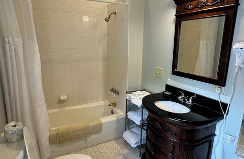Warm Springs Hotel | Discover The Inn at Gristmill Square - Rated 9.4/10 with Spa