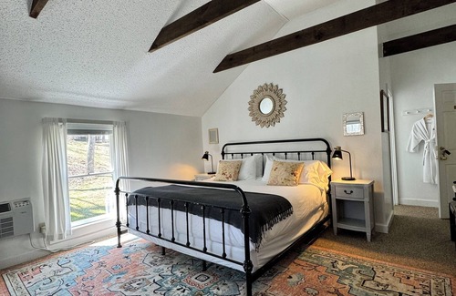 Warm Springs Hotel | Discover The Inn at Gristmill Square - Rated 9.4/10 with Spa