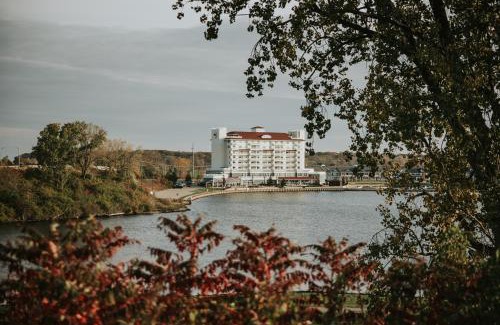 Saint Joseph Resort | Relax at The Inn at Harbor Shores with Spa & Pool Access