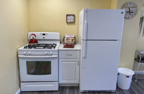Winchester Apartment | Waterfront Retreat at The Inn at Highland Lake with Dock