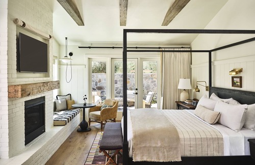 Los Olivos Hotel | Indulge at The Inn at Mattei's Tavern: Pool and Spa Oasis