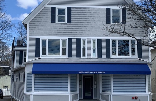 Newton Highlands Apartment | Top-Rated Inn at Newton Highlands with Pool & Ocean Views