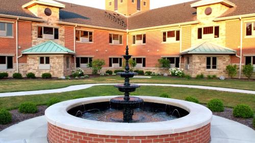 Ada Hotel | Discover The Inn at Ohio Northern University – Pet Friendly Stay