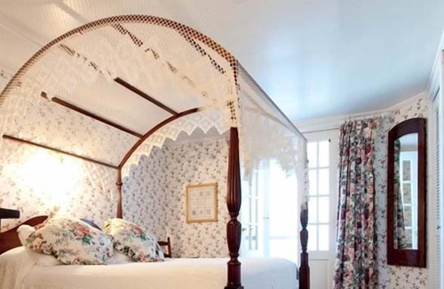 Block Island House | Relaxing Getaway at The Inn at Old Harbor with Spa & Breakfast