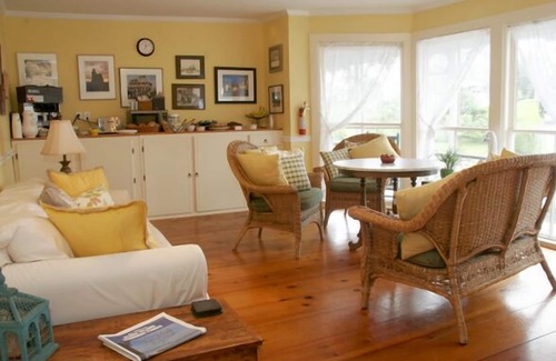 Block Island House | Relaxing Getaway at The Inn at Old Harbor with Spa & Breakfast