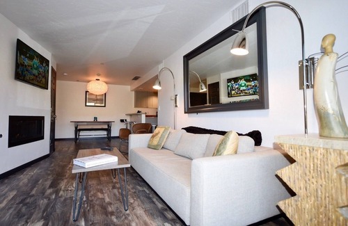 Edwards Hotel | Elegant Getaway at The Inn at Riverwalk with Spa & Pool