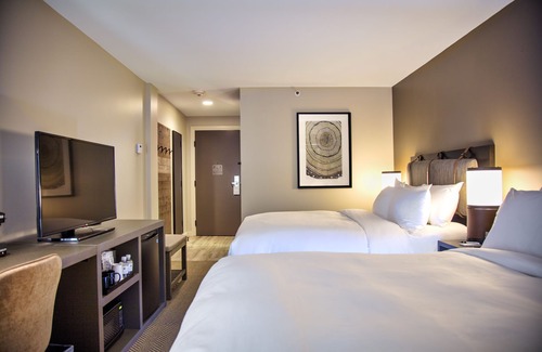 Edwards Hotel | Elegant Getaway at The Inn at Riverwalk with Spa & Pool