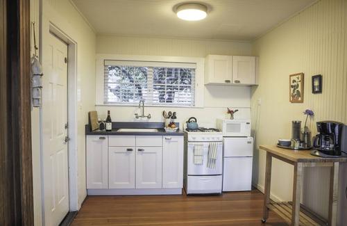 Little River Hotel | Relax at The Inn at Schoolhouse Creek with Spa & Breakfast