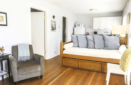 Little River Hotel | Relax at The Inn at Schoolhouse Creek with Spa & Breakfast