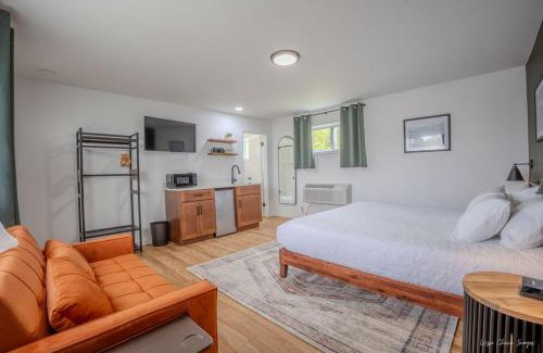 St Ignace Hotel | Discover The Inn at Shady Pines - Pet & Child Friendly Stay