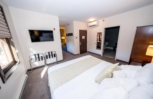 Faribault Bed & Breakfast | Guest Rated 9.8: The Inn at Shattuck St. Mary's Awaits