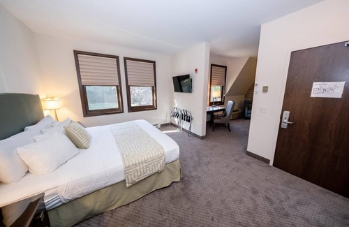Faribault Bed & Breakfast | Guest Rated 9.8: The Inn at Shattuck St. Mary's Awaits