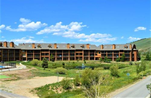 Granby Hotel | Relax at The Inn at Silvercreek with Oceanfront Views
