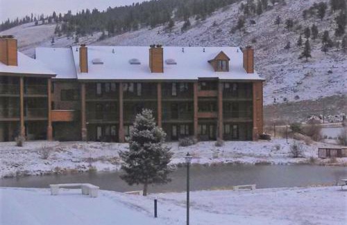 Granby Hotel | Relax at The Inn at Silvercreek with Oceanfront Views