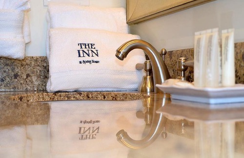 Block Island Hotel | Experience The Inn at Spring House: Guest Rated 9/10 Deal