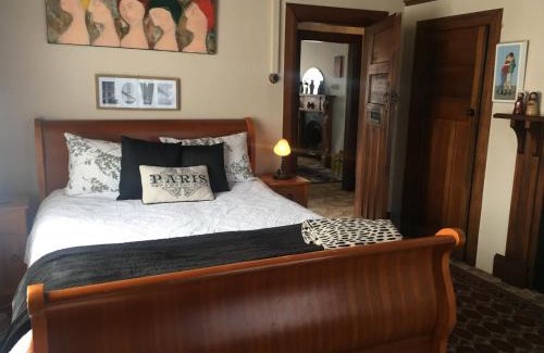 Taumarunui Bed & Breakfast | Inviting Stay at The Inn At The Convent: Pet & Child Friendly