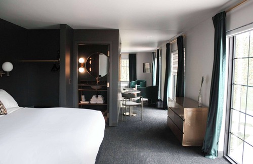 Arnolds Park Hotel | Guest Rated 8.8: The Inn Hotel with Pool & Family Friendly