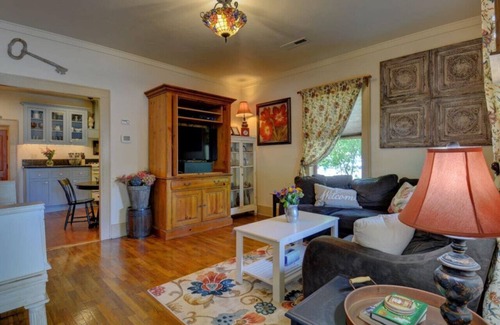 Jacksonville Cottage | Top-Rated Family Getaway at The Inn on 5th Street