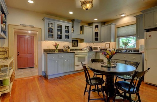 Jacksonville Cottage | Top-Rated Family Getaway at The Inn on 5th Street