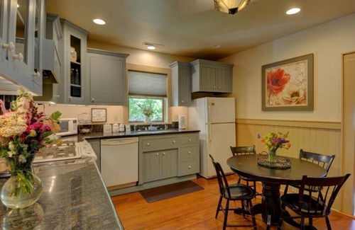 Jacksonville Cottage | Top-Rated Family Getaway at The Inn on 5th Street