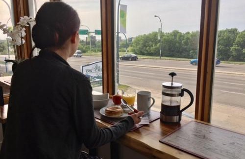 Saskatoon Downtown Hotel | Budget-Friendly Stay at The Inn on College with Breakfast