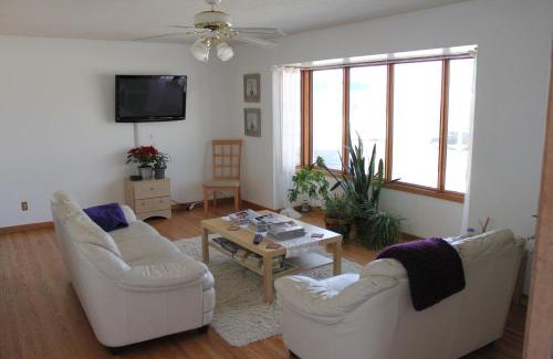 Saskatoon Downtown Hotel | Budget-Friendly Stay at The Inn on College with Breakfast