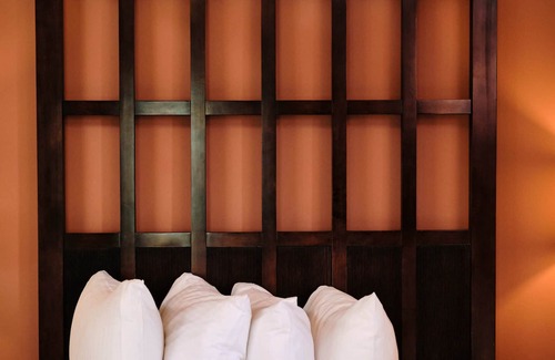 Midtown Hotel | Eco-Friendly Comfort at The Inn on Ferry Street - Rated 9.6