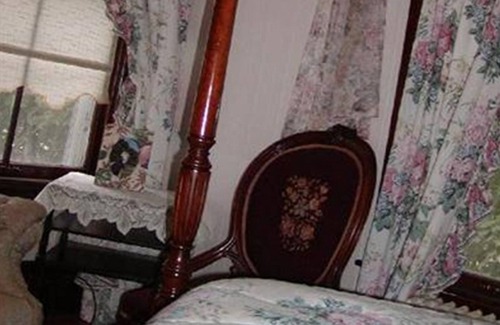 Sudbury House | Relax at The Inn on the Horse Farm: Family-Friendly Retreat