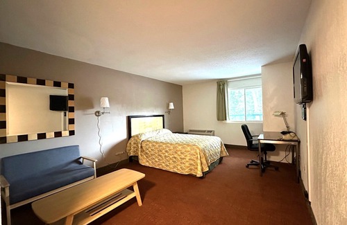 South Hills Hotel | Charming The Inn - Pittsburgh with Breakfast & Family Amenities