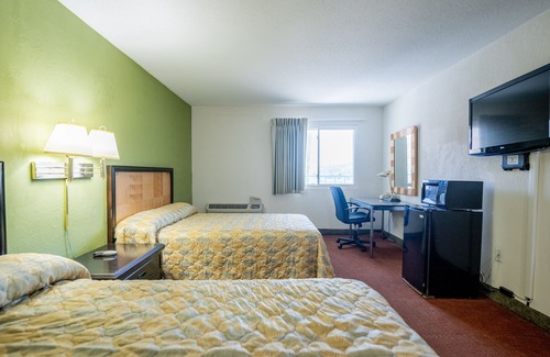 South Hills Hotel | Charming The Inn - Pittsburgh with Breakfast & Family Amenities
