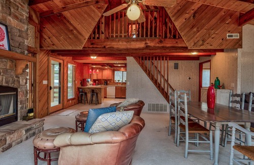Innsbrook Ski Chalet | Discover The Innisfree Escape: Pet-Friendly & Oceanfront Retreat