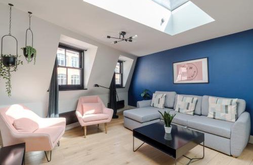 London City Centre Apartment | Stylish Instagood Apartment in Covent Garden by Frankie Says