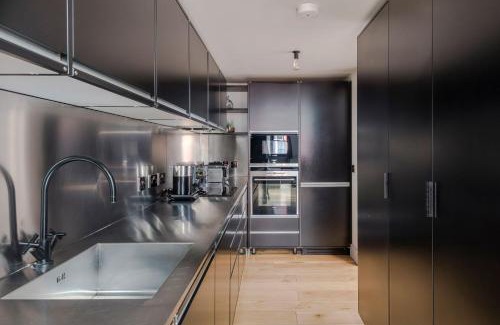 London City Centre Apartment | Stylish Instagood Apartment in Covent Garden by Frankie Says