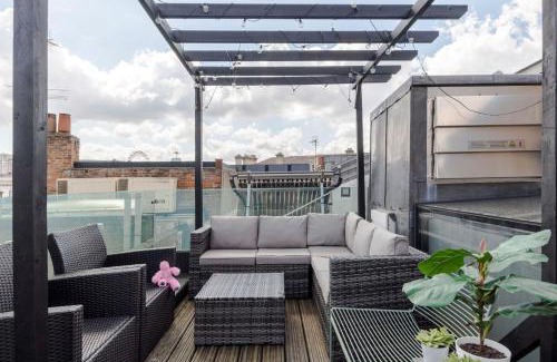 London City Centre Apartment | Stylish Instagood Apartment in Covent Garden by Frankie Says