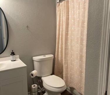 Hamilton Apartment | Family-Friendly Stay at The Irene - 2 Bedroom Apt in Quilt Town