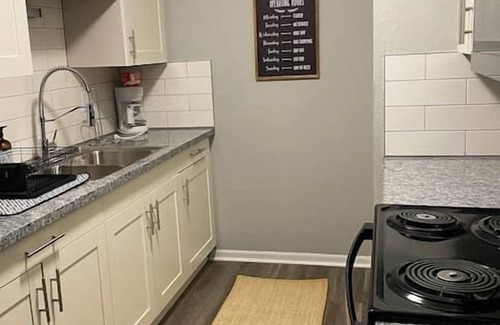 Hamilton Apartment | Top-Rated 2 Bedroom Apartment in Quilt Town, USA