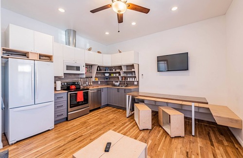 Barelas House | Explore The Iron Loft Downtown: Pet-Friendly & Spa Amenities