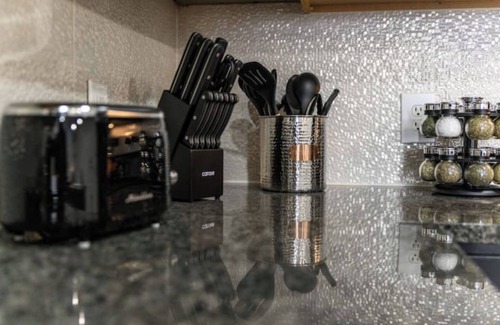 Dallas Design District Apartment | The Iron Loft - King Tempurpedic Prime Location