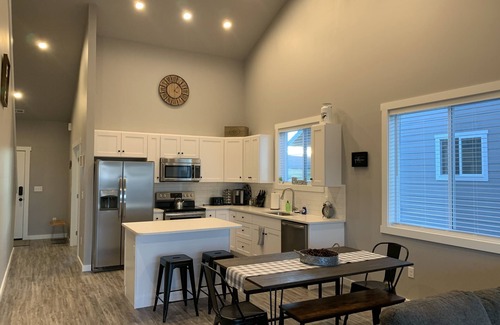 Moses Lake House | Experience Tranquility at The Irons Legacy Golf Resort