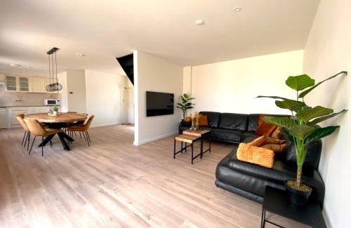 De Koog House | Island Life Beach House: Pet-Friendly Retreat with Spa