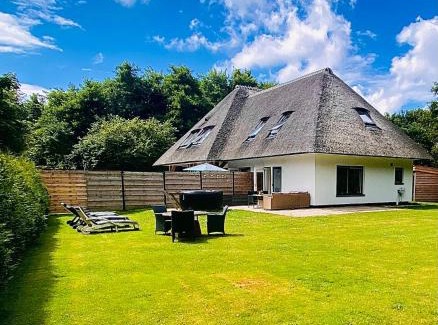 De Koog House | Island Life Retreat on Texel with Inviting Jacuzzi