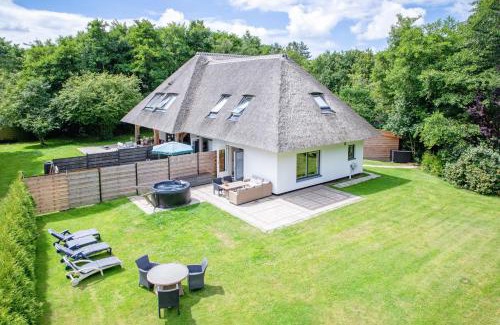 De Koog House | Island Life Retreat on Texel with Inviting Jacuzzi