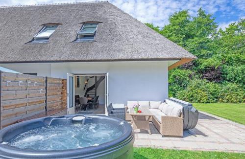 De Koog House | Island Life Retreat on Texel with Inviting Jacuzzi