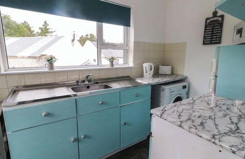 Glaise Bheag Cottage | THE ISLAND'S VIEW, pet friendly in Gortahork, County Donegal