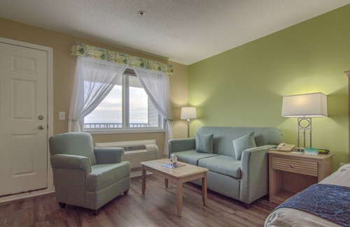 Ocean Isle Beach Hotel | Experience The Islander Inn: Poolside Relaxation Awaits